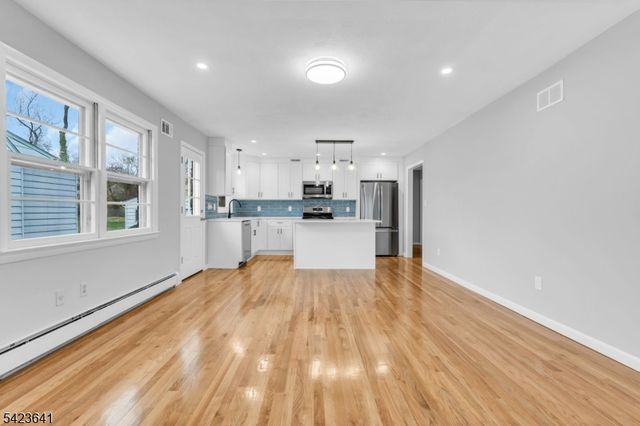 24 Hollywood Ave, Cranford Twp., NJ 07016