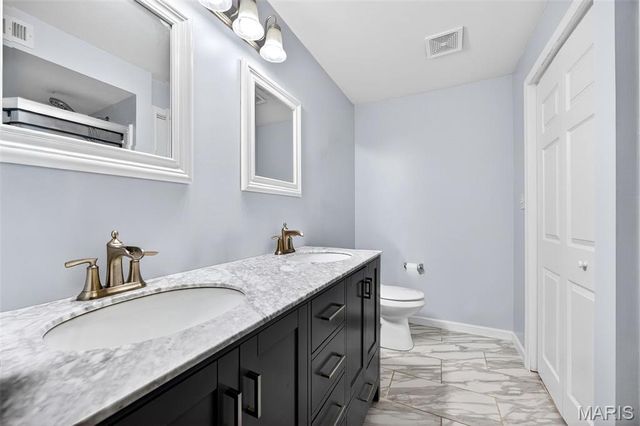 823 Saravalle Drive, St Peters, MO 63376