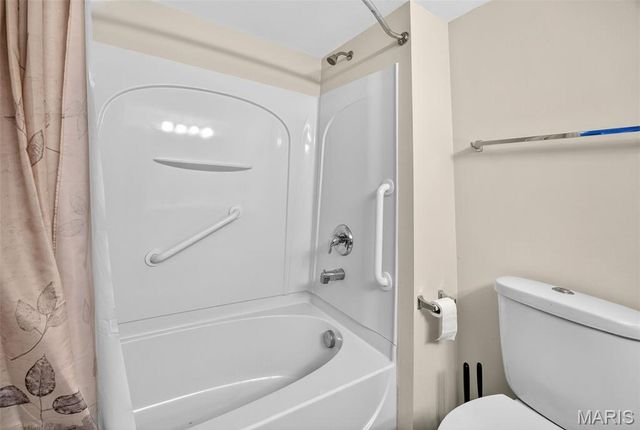 823 Saravalle Drive, St Peters, MO 63376