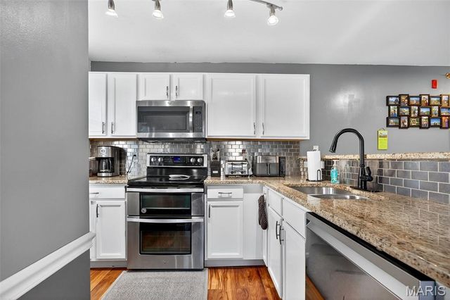 823 Saravalle Drive, St Peters, MO 63376