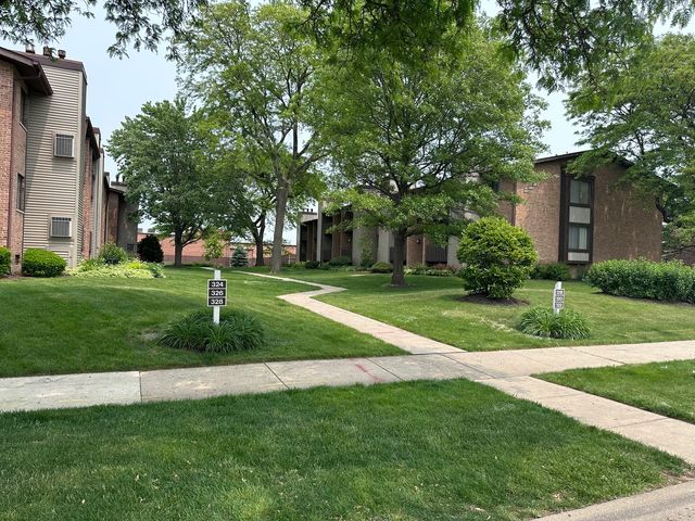320 Sheridan Drive 2C, Willowbrook, IL 60527