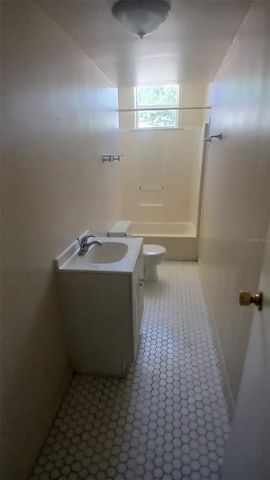 542 DIVISION STREET, Tarpon Springs, FL 34689