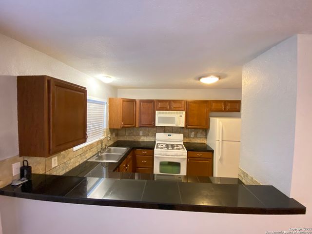211 Natalen Ave Apt 210, San Antonio, TX 78209