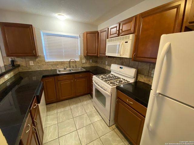 211 Natalen Ave Apt 210, San Antonio, TX 78209