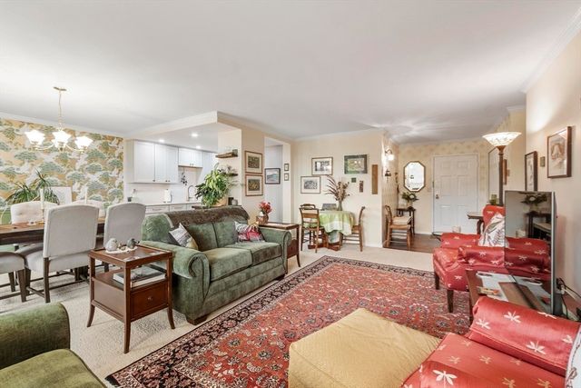 40 Village Rd 910, Middleton, MA 01949