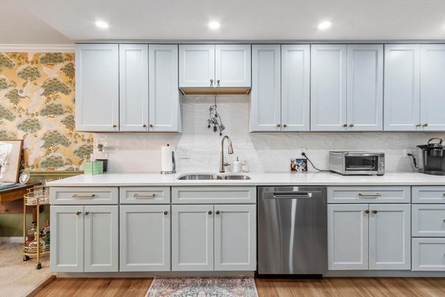 40 Village Rd 910, Middleton, MA 01949