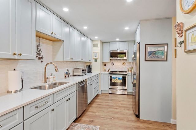 40 Village Rd 910, Middleton, MA 01949