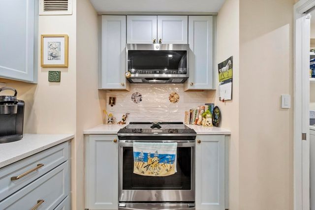 40 Village Rd 910, Middleton, MA 01949