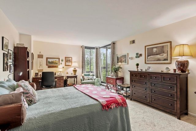 40 Village Rd 910, Middleton, MA 01949