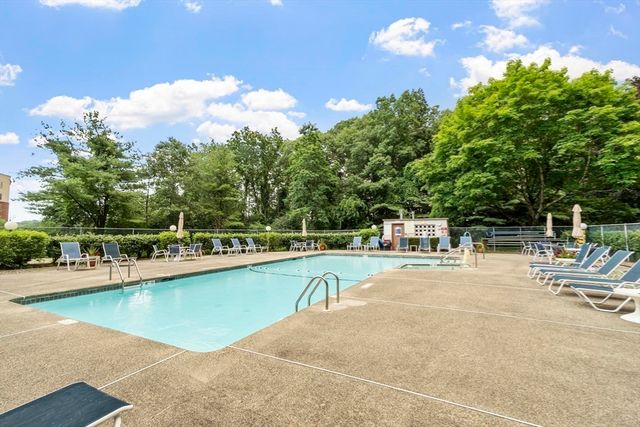 40 Village Rd 910, Middleton, MA 01949