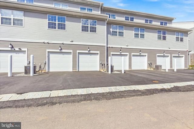 116 LEONA STEWART, Pennington, NJ 08534
