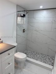 701 Three Islands Blvd 320, Hallandale Beach, FL 33009
