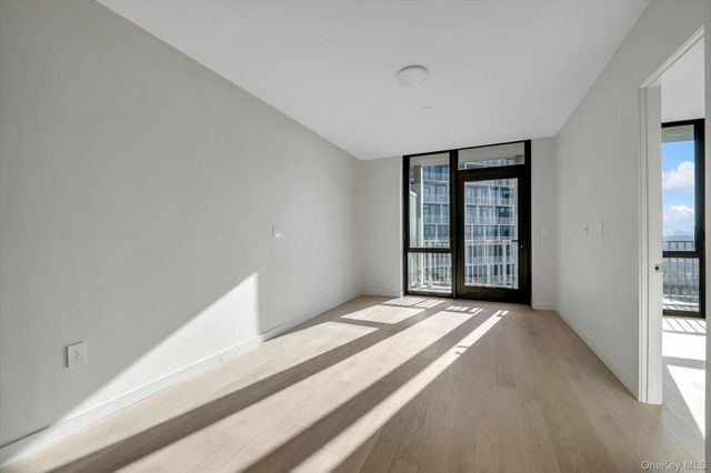 131-02B 40th Road 15U, Flushing, NY 11354