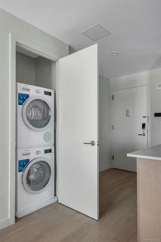 131-02B 40th Road 15U, Flushing, NY 11354
