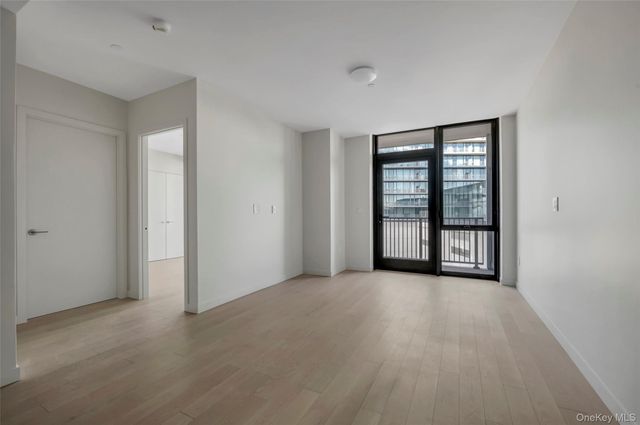 131-02B 40th Road 15U, Flushing, NY 11354