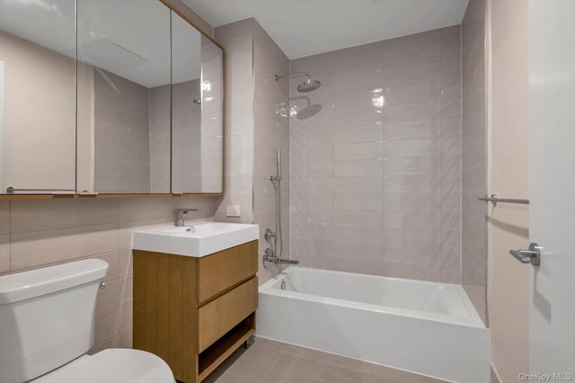 131-02B 40th Road 15U, Flushing, NY 11354