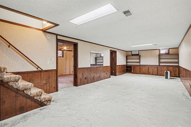 110 S Fruitport Road, Spring Lake, MI 49456