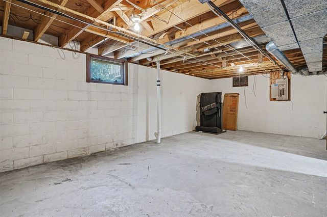 110 S Fruitport Road, Spring Lake, MI 49456