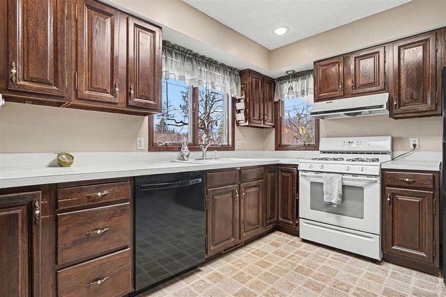 110 S Fruitport Road, Spring Lake, MI 49456