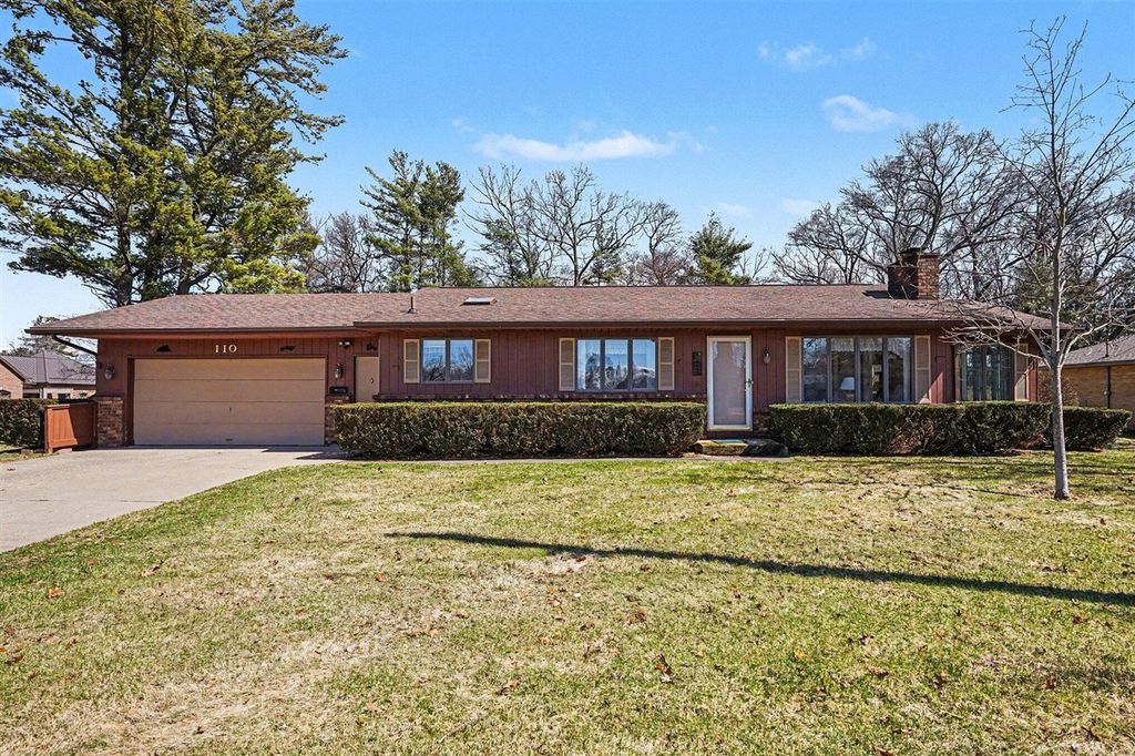 110 S Fruitport Road, Spring Lake, MI 49456