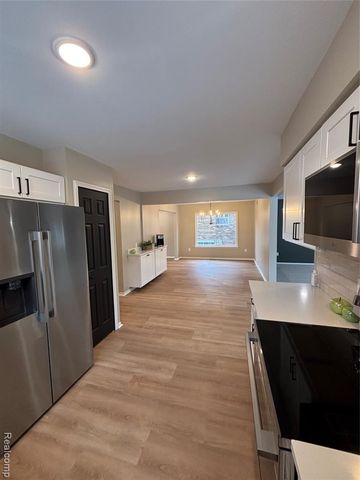 8821 Knolson Avenue, Livonia, MI 48150