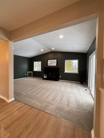 8821 Knolson Avenue, Livonia, MI 48150