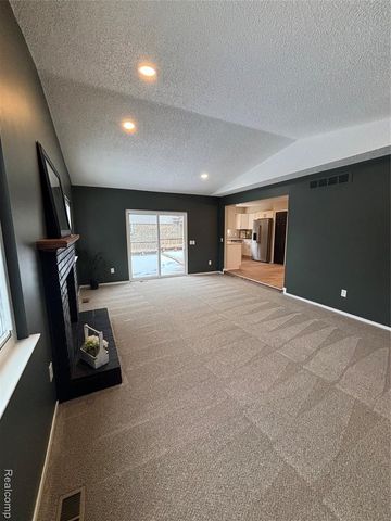 8821 Knolson Avenue, Livonia, MI 48150