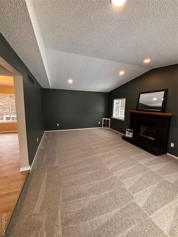 8821 Knolson Avenue, Livonia, MI 48150