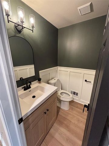 8821 Knolson Avenue, Livonia, MI 48150