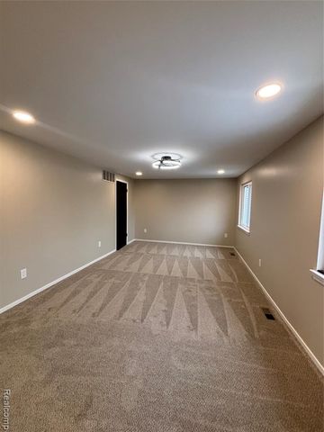 8821 Knolson Avenue, Livonia, MI 48150