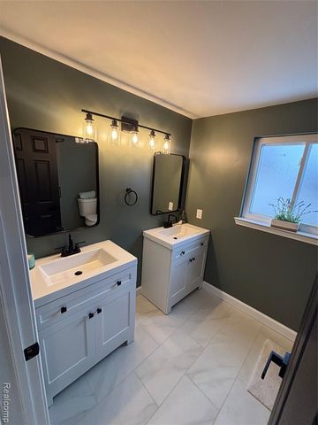 8821 Knolson Avenue, Livonia, MI 48150