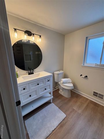 8821 Knolson Avenue, Livonia, MI 48150