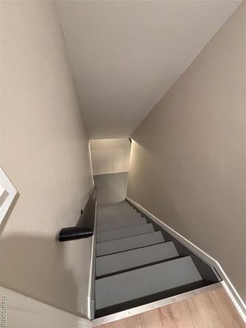 8821 Knolson Avenue, Livonia, MI 48150