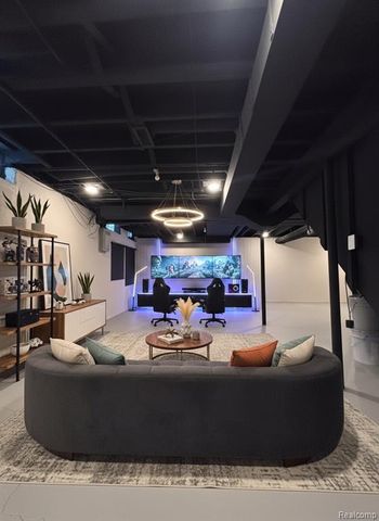 8821 Knolson Avenue, Livonia, MI 48150