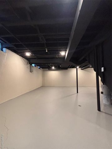 8821 Knolson Avenue, Livonia, MI 48150