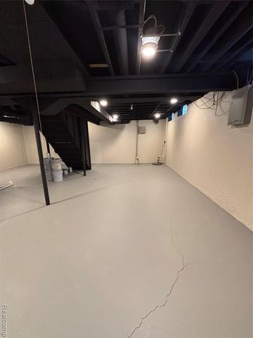 8821 Knolson Avenue, Livonia, MI 48150