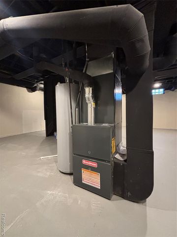 8821 Knolson Avenue, Livonia, MI 48150