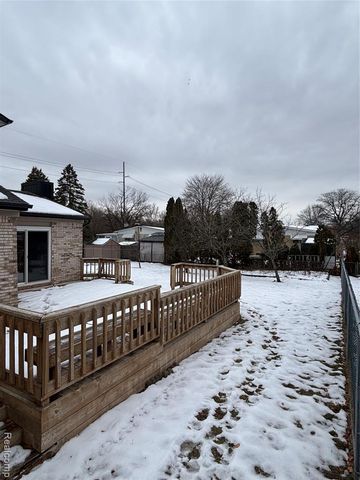 8821 Knolson Avenue, Livonia, MI 48150