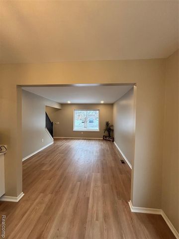 8821 Knolson Avenue, Livonia, MI 48150