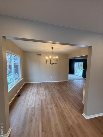 8821 Knolson Avenue, Livonia, MI 48150