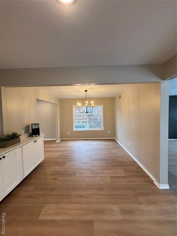 8821 Knolson Avenue, Livonia, MI 48150