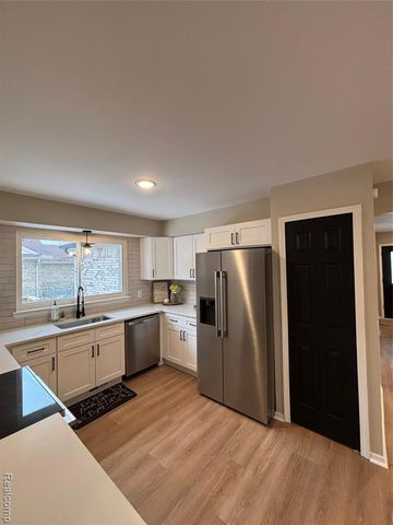 8821 Knolson Avenue, Livonia, MI 48150