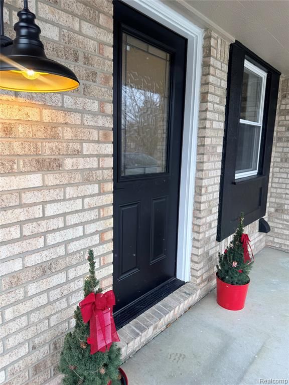 8821 Knolson Avenue, Livonia, MI 48150