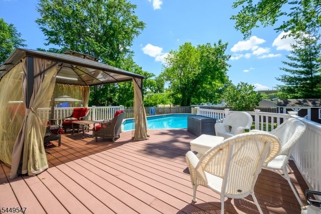 98 Remsen Ave, Woodbridge Twp., NJ 07001