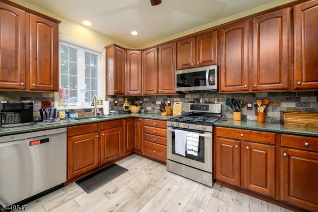 98 Remsen Ave, Woodbridge Twp., NJ 07001