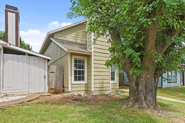 2210 Nantucket Village Circle, Dallas, TX 75227
