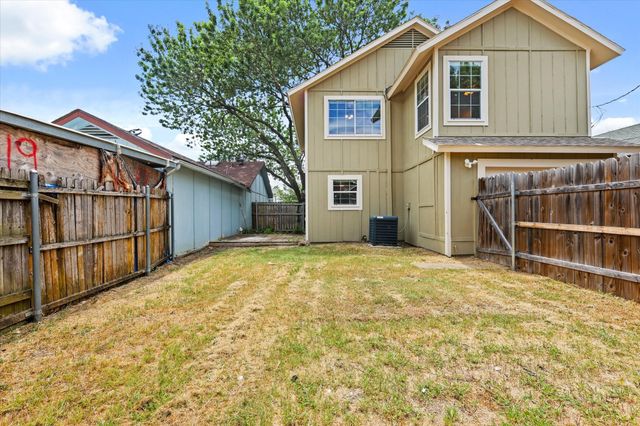 2210 Nantucket Village Circle, Dallas, TX 75227