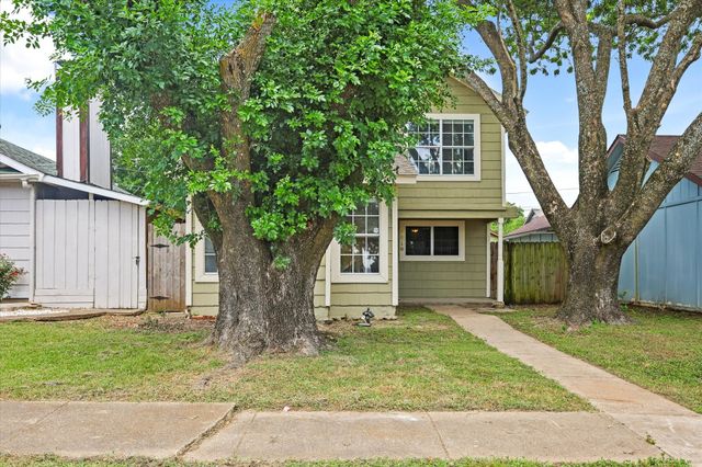 2210 Nantucket Village Circle, Dallas, TX 75227