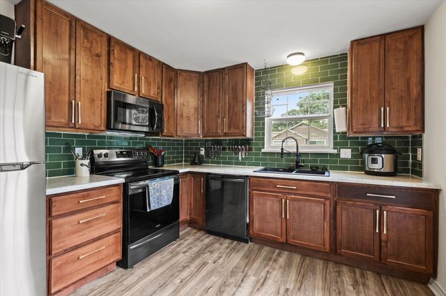 2210 Nantucket Village Circle, Dallas, TX 75227