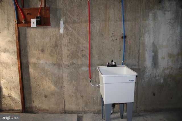 1039 BARKER ROAD, Sharon Hill, PA 19079